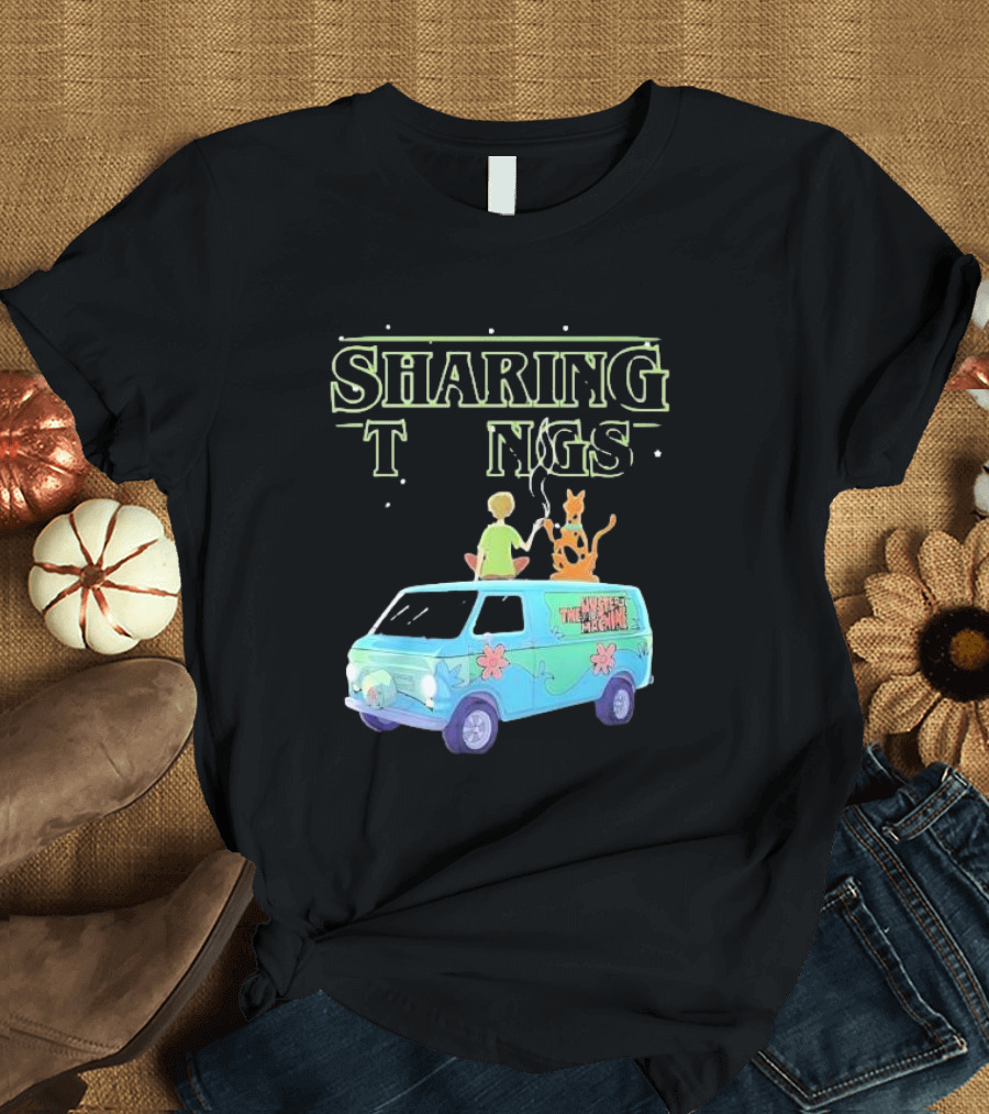 Scooby Doo Sharing Tings with Mystery Machine T-Shirt