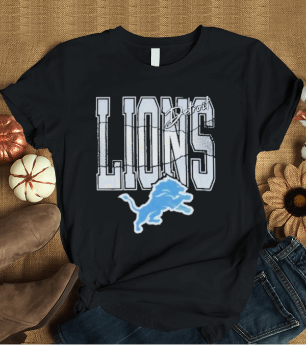 T-Shirt: Detroit Lions Football Apparel with Iconic T-Shirt Detroit Lions Football Apparel with Iconic T-Shirt