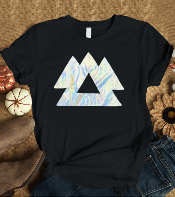 T-Shirt: Liquid Stranger x WAKAAN Foil 2024 Tour Holographic Triangle T-Shirt Liquid Stranger x WAKAAN Foil 2024 Tour Holographic Triangle T-Shirt