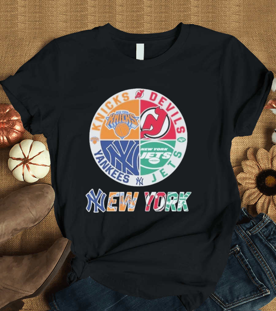 New York Knicks Yankees Jets Devils Circle New York T-Shirt