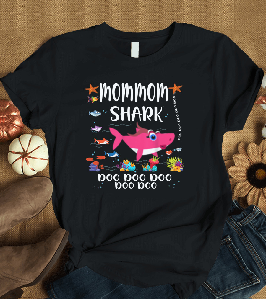 Mommom Shark Doo Doo Doo Doo Doo Doo Matching Family Shark Ocean Scene T-Shirt