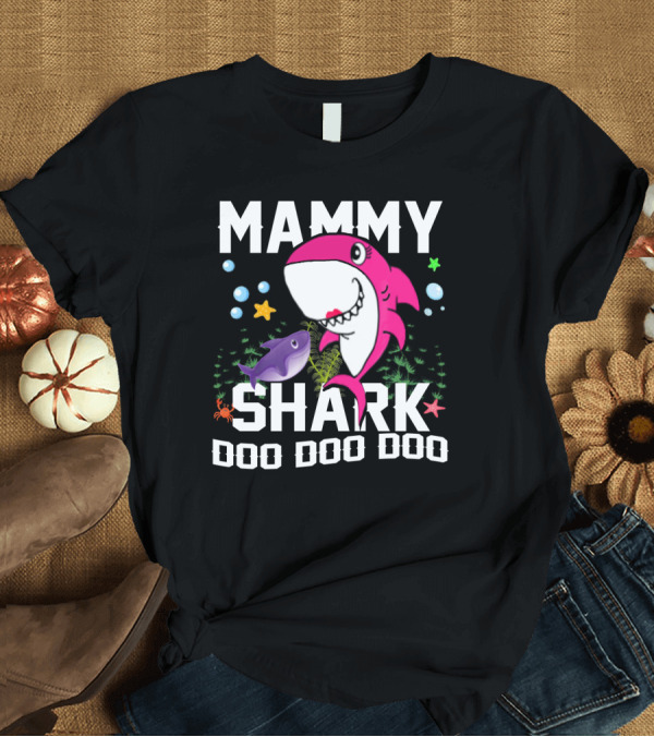 T-Shirt: Mammy Shark Doo Doo Doo Pink Shark Starfish Bubbles Underwater Scene T-Shirt Mammy Shark Doo Doo Doo Pink Shark Starfish Bubbles Underwater Scene T-Shirt