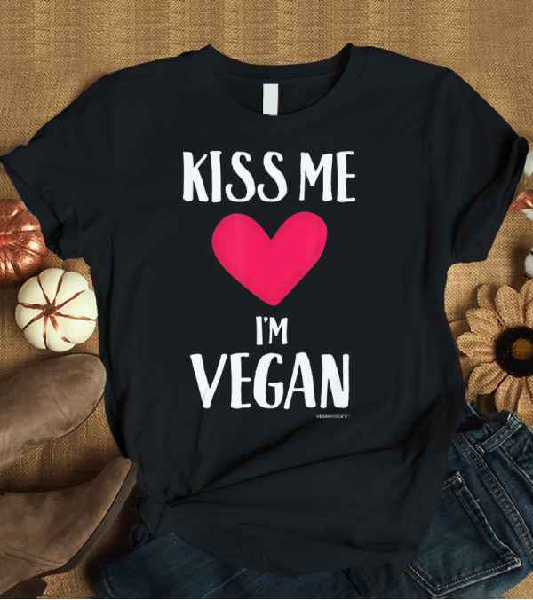 T-Shirt: Kiss Me I'm Vegan Heart Valentine's Day Vegandocks T-Shirt Kiss Me I'm Vegan Heart Valentine's Day Vegandocks T-Shirt