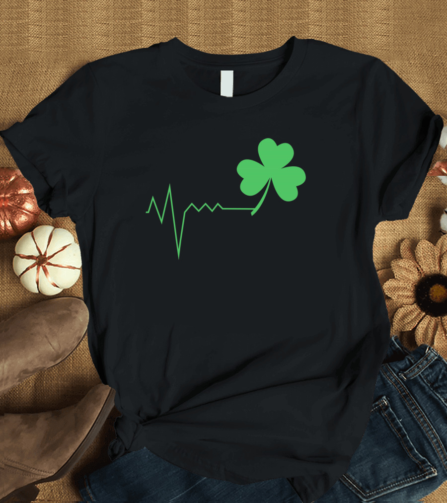 St. Patrick's Day Irish Nurse Ireland Shamrock Heartbeat T-Shirt