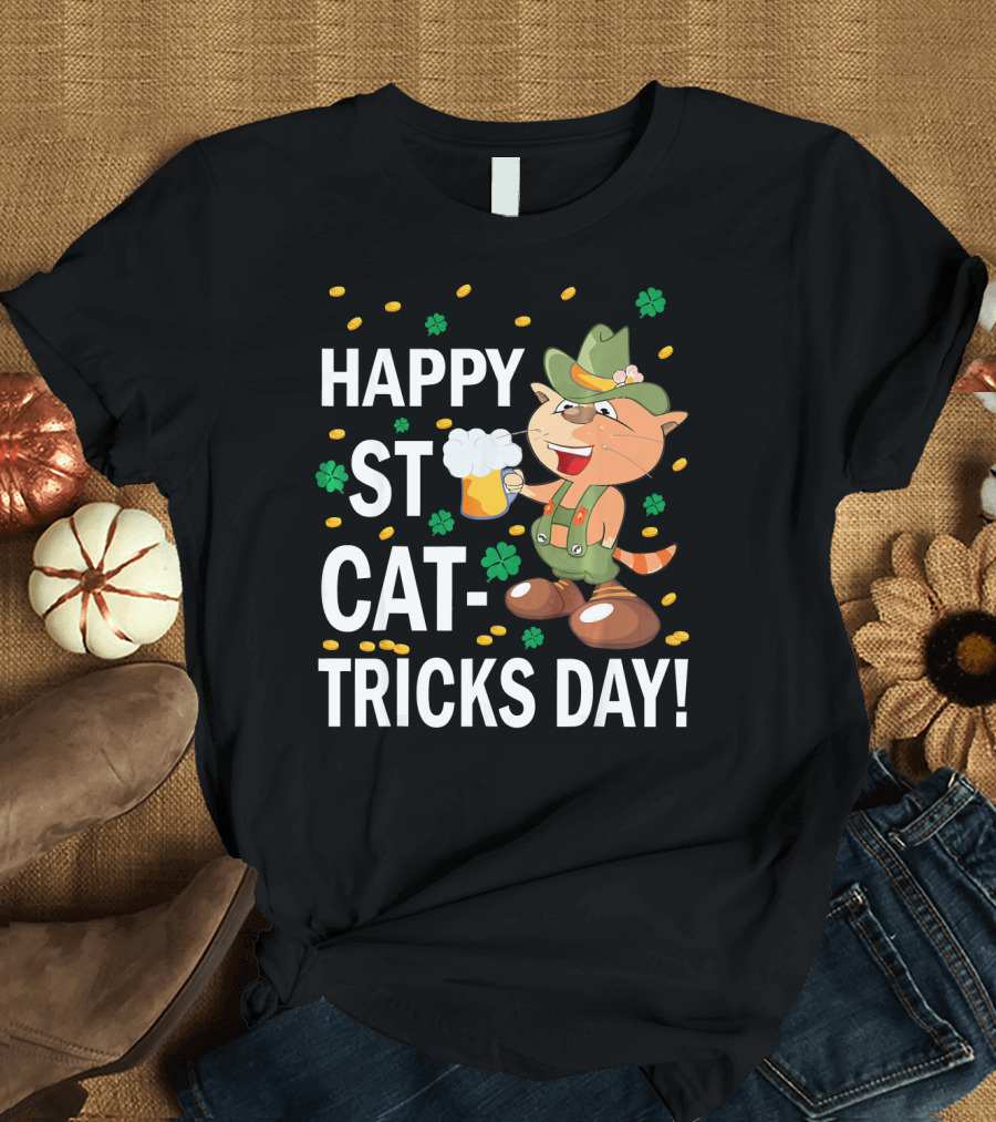 HAPPY ST CAT-TRICKS DAY CAT LEPRECHAUN DRINKING BEER WITH CLOVERS AND GOLD COINS T-Shirt