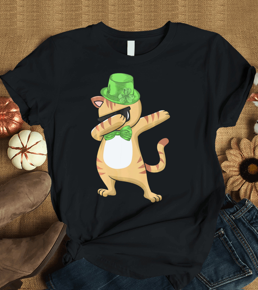 Dabbing Cat St Patricks Day Leprechaun Green Hat Clover Bow Tie T-Shirt