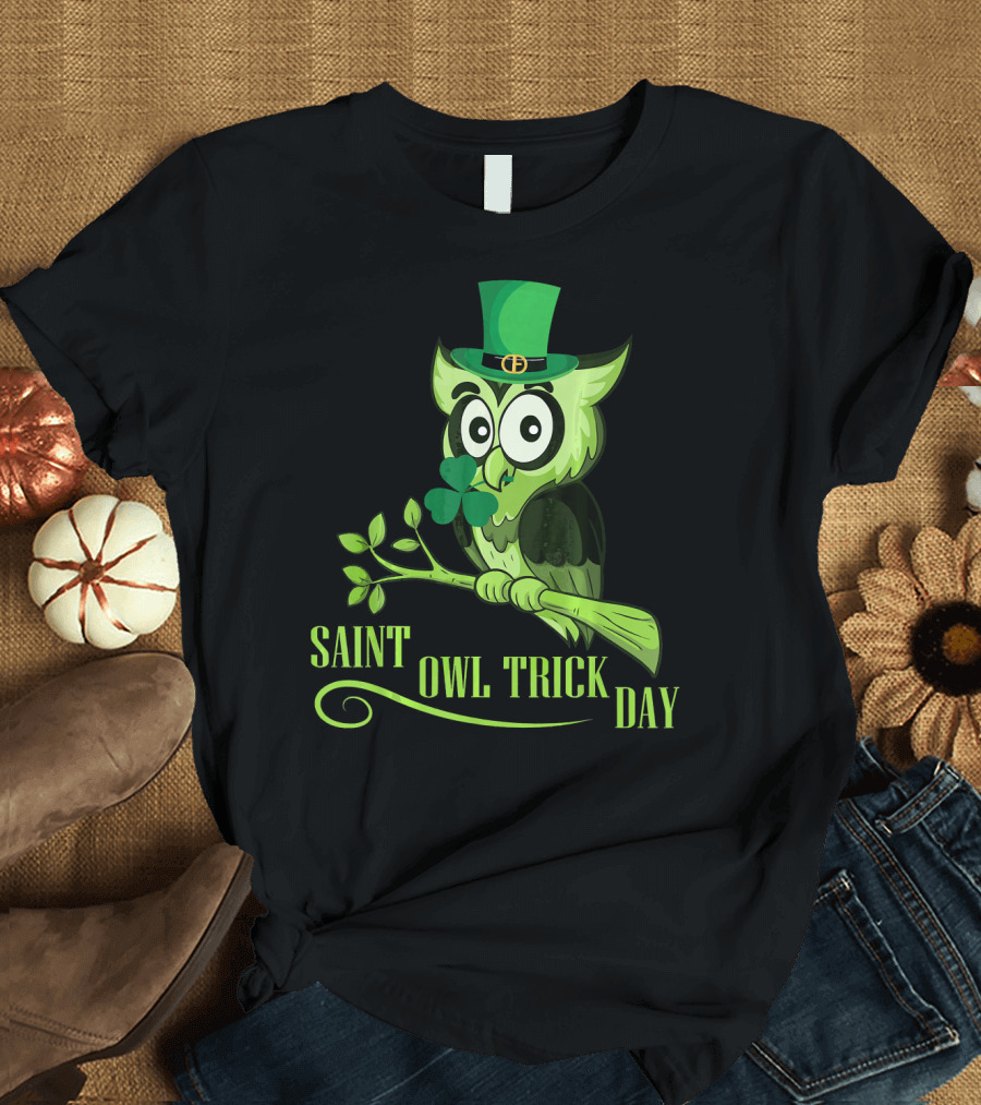 Saint Owl Trick Day Owl With Leprechaun Costume and Shamrock on Tree T-Shirt