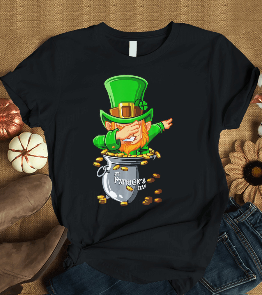 St Patrick's Day Dabbing Leprechaun with Pot of Gold T-Shirt