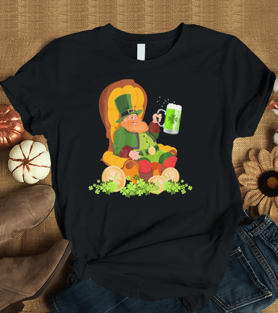 Leprechaun on Throne with Beer and Shamrocks St Patrick's Day T-Shirt