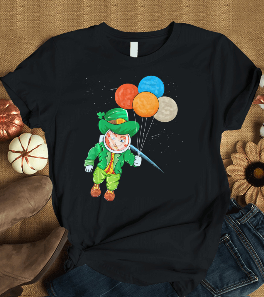 Leprechaun In Space St Patrick's Day Astronaut with Colorful Balloons T-Shirt