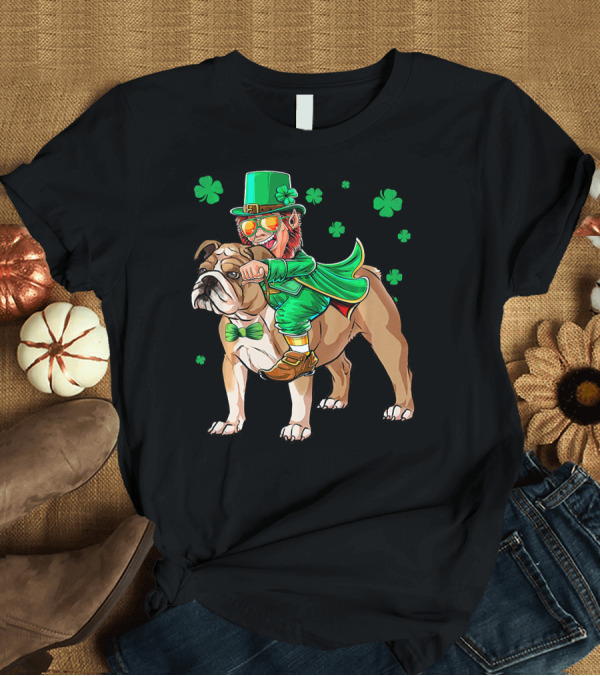 T-Shirt: Leprechaun Riding English Bulldog with Shamrocks T-Shirt Leprechaun Riding English Bulldog with Shamrocks T-Shirt