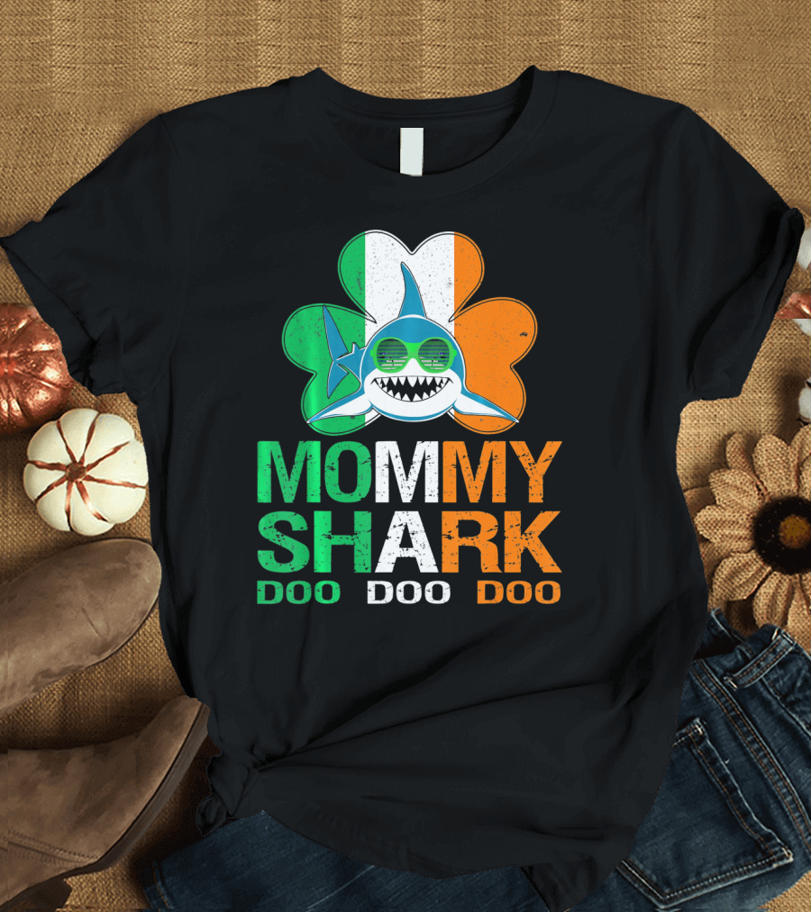 St Patricks Day Mommy Shark Doo Doo Doo Irish Shamrock T-Shirt