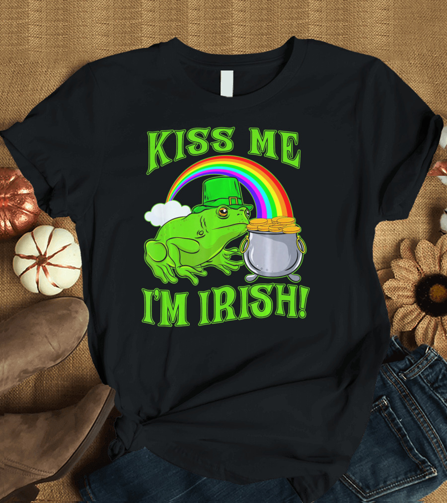 KISS ME I'M IRISH Frog with Rainbow and Pot of Gold St Patricks Day T-Shirt