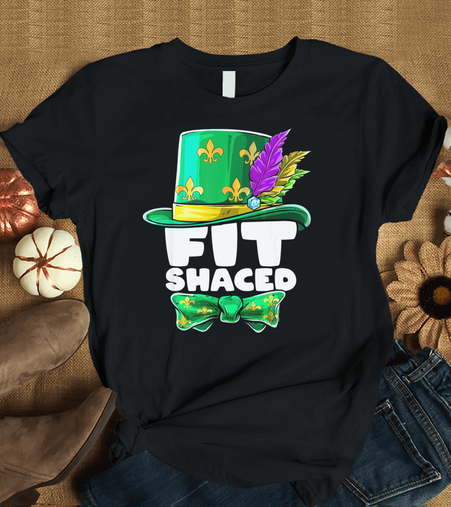 Mardi Gras Fit Shaced Green Hat Fleur-de-Lis Bow Tie Feathers T-Shirt