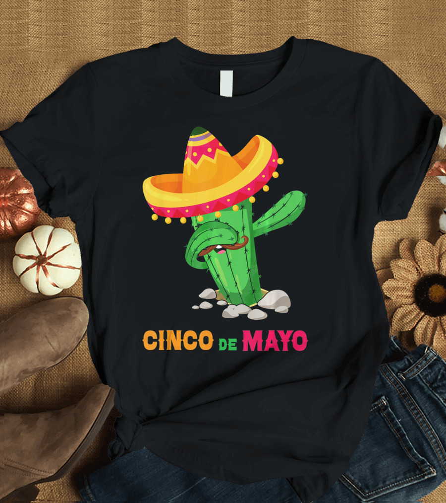Cinco De Mayo Dabbing Cactus Sombrero T-Shirt