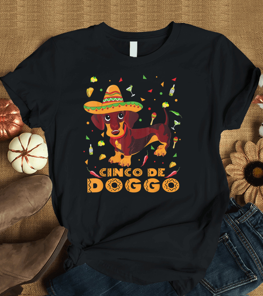 Cinco De Doggo Dachshund Sombrero Chili Peppers Margarita Fiesta Theme Mexican Cinco T-Shirt