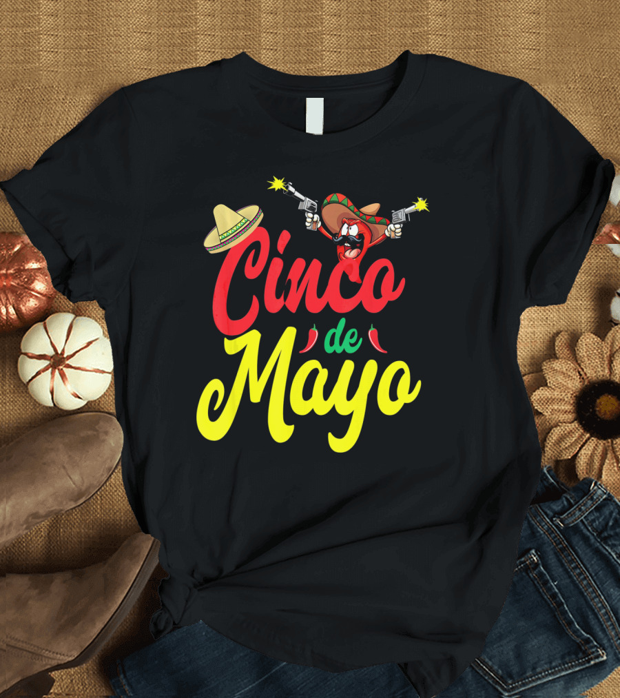 Cinco de Mayo Mexican Party Fiesta Sombrero Chili Pistols T-Shirt