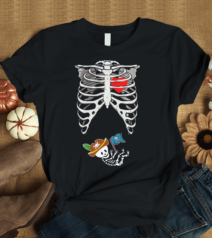 Halloween Pregnancy Pirate Skeleton Dad Heart with Baby Skeleton Pirate Hat and Flag T-Shirt