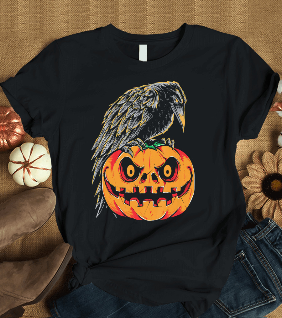 Creepy Black Raven Perched on Retro Vintage Pumpkin Halloween T-Shirt