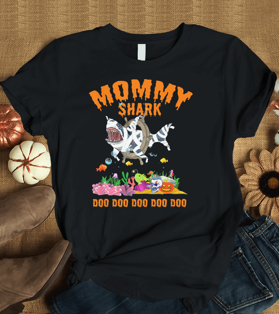 Mommy Shark Halloween Costume Doo Doo Doo Doo Doo T-Shirt