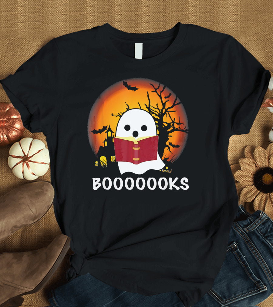 Boo Read Books Halloween Boooooooks Ghost with Red Book and Spooky Bats T-Shirt