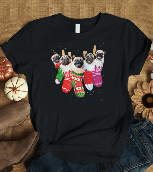 T-Shirt: Pug Heads in Colorful Christmas Stockings with Snowflakes T-Shirt Pug Heads in Colorful Christmas Stockings with Snowflakes T-Shirt