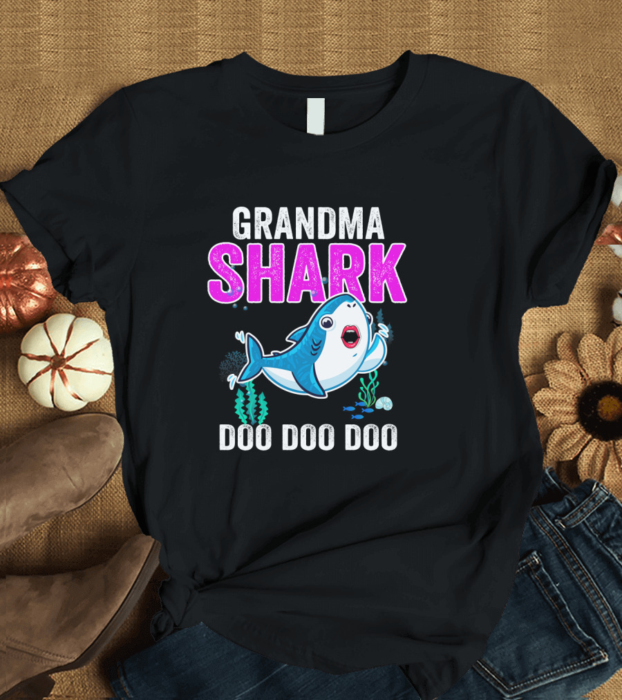 Grandma Shark Doo Doo Doo Christmas T-Shirt