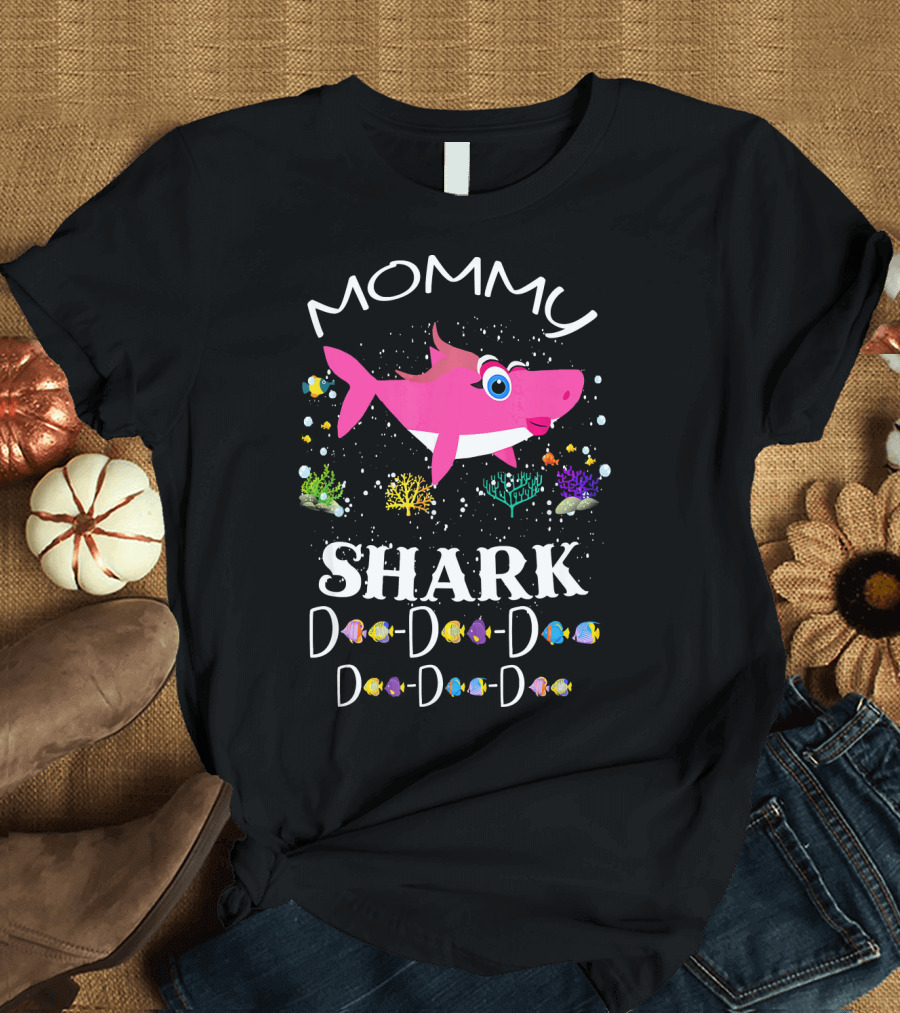 Mommy Shark Doo Doo Doo Colorful Underwater Scene T-Shirt