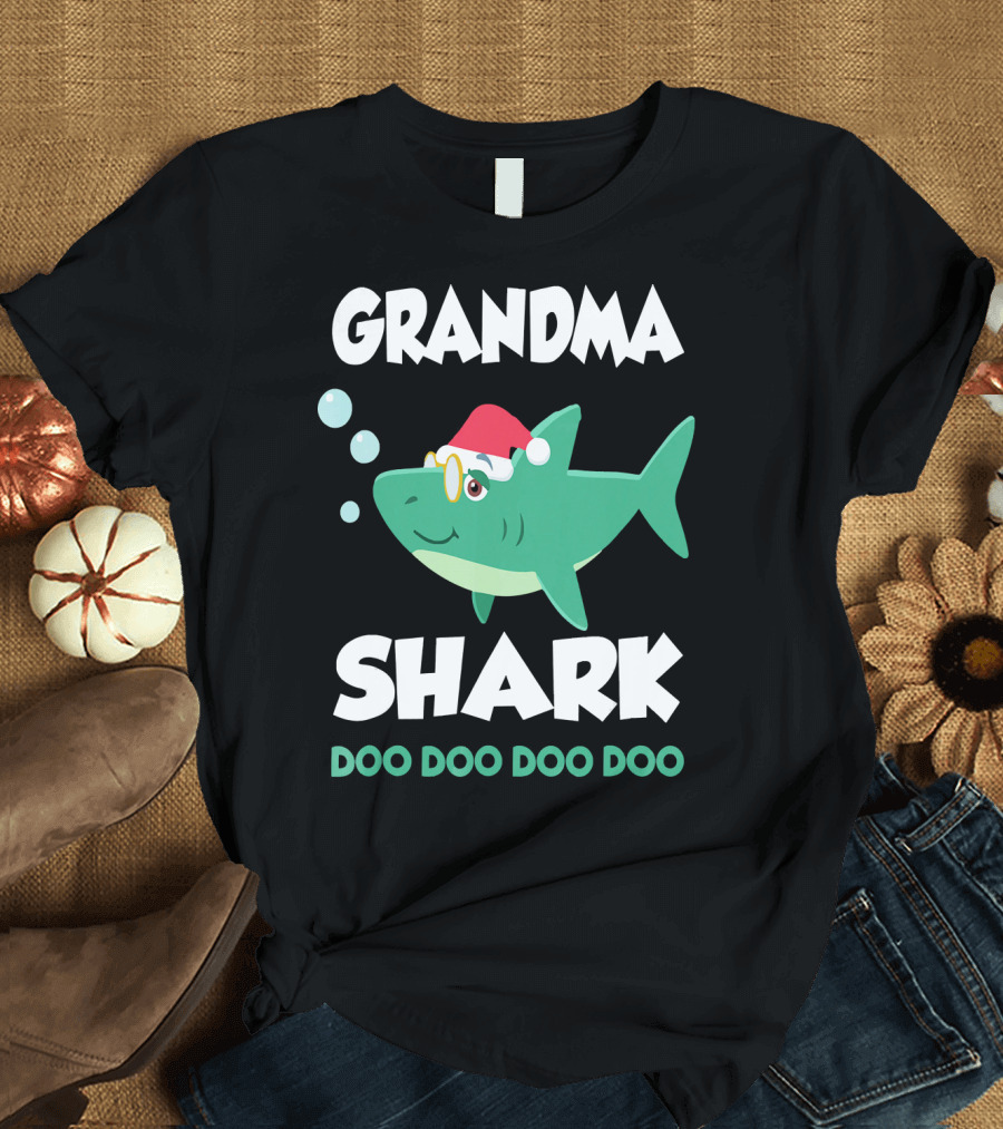 Grandma Shark Christmas Doo Doo Doo Doo Santa Hat T-Shirt