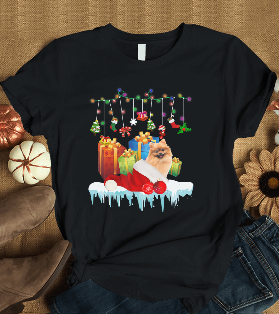 Pomeranian Santa Hat Surrounded by Christmas Gifts and Fairy Lights T-Shirt