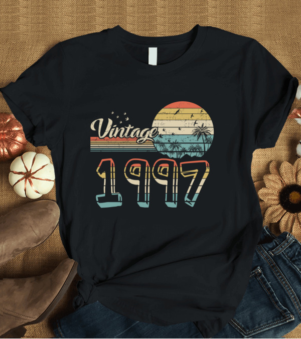 T-Shirt: Vintage 1997 Sunset Palm Trees Retro Stripes T-Shirt Vintage 1997 Sunset Palm Trees Retro Stripes T-Shirt