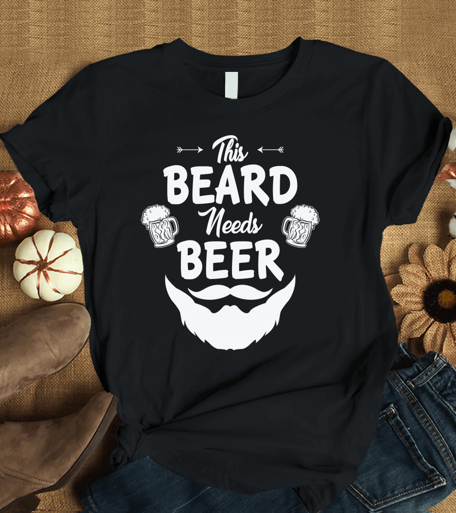 St Patricks Day This Beard Needs Beer Mugs and Arrow T-Shirt
